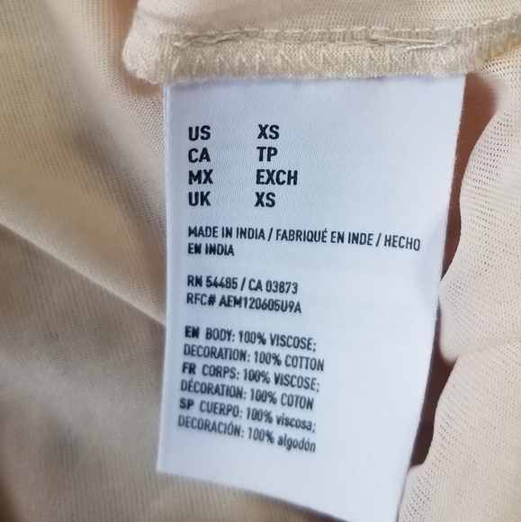 American Eagle NWT Romper. V-Neck w/ Hook for Extra Coverage. Lined. Size XS. - Picture 8 of 9